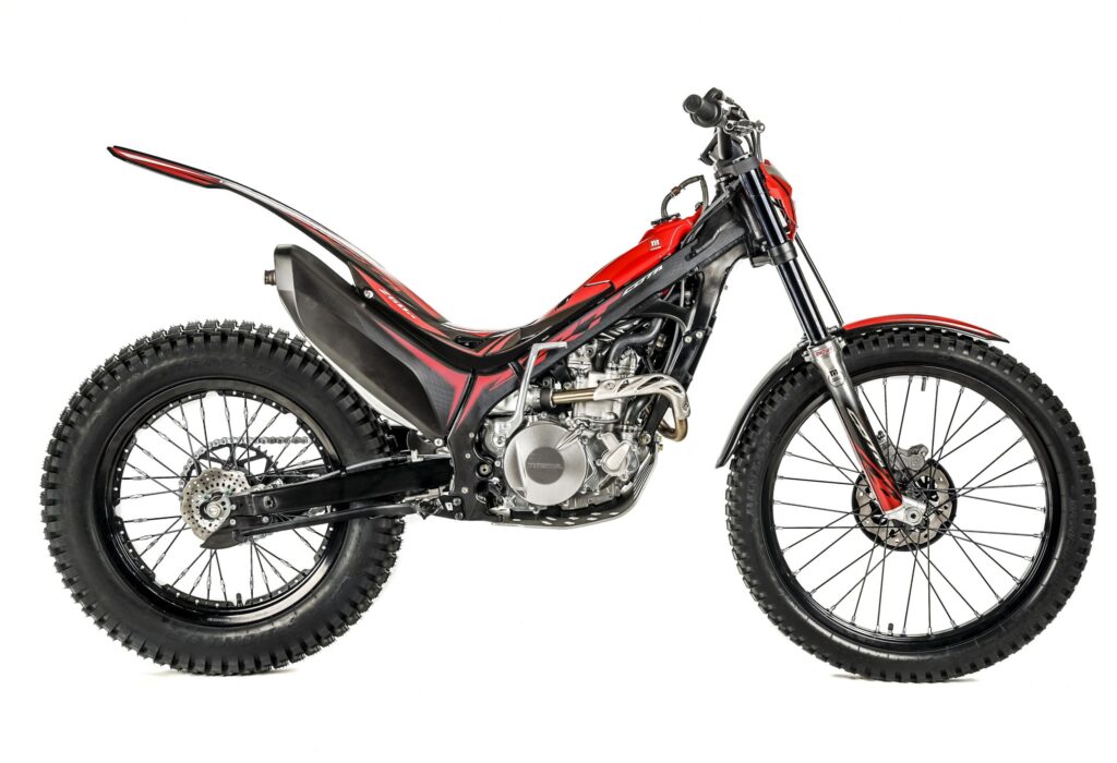 Montesa22_MY23_260_Race_4233_ps-LATERAL-DERECHA-SIN-INTERMITENTES-scaled